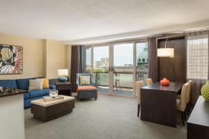 The Windsor Suites的休息区