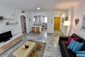 A seating area at WonderStays Apartamentos Maribel