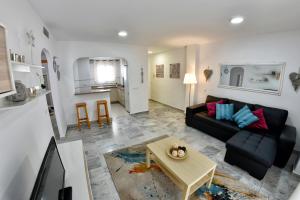 A seating area at WonderStays Apartamentos Maribel