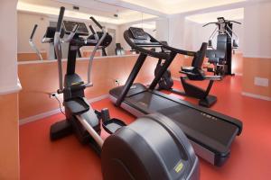 
The fitness center and/or fitness facilities at Hotel Milton Rimini
