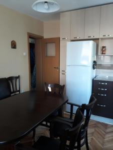 Кухня или мини-кухня в Apartment ILIEVI

