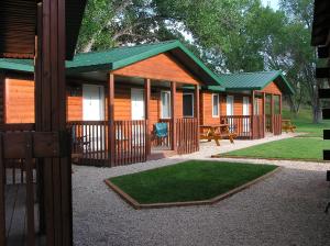 a cabin with a picnic table and a green roof at Shell Campground in Shell