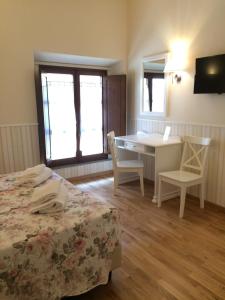 A bed or beds in a room at Relais Duomo Adelaide