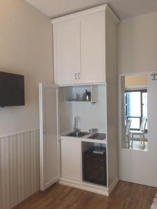 A kitchen or kitchenette at Relais Duomo Adelaide