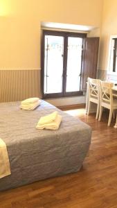 A bed or beds in a room at Relais Duomo Adelaide