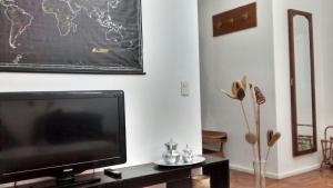 En tv och/eller ett underhållningssystem på Apartamento Recoleta
