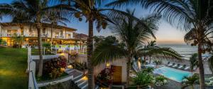 The swimming pool at or close to Sunset Mancora