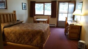 Foto dalla galleria di Yellowhead Motel a Valemount