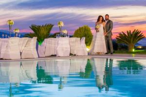 Bazén v ubytovaní Marini Luxury Apartments and Suites alebo v jeho blízkosti