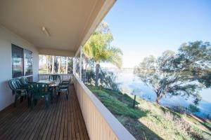 A balcony or terrace at Mundic Waterfront Cottages