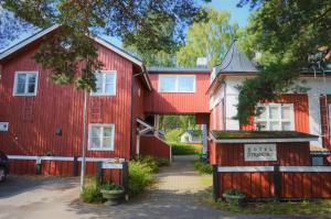 a red barn with a sign in front of it at Hotel Strandbo in Nauvo