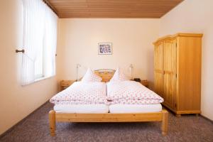 a bedroom with a bed with two pillows at Gasthaus zur Linde in Braunweiler