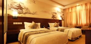 - une chambre d'hôtel avec 2 lits dans l'établissement Dmall Hotel, à Kigali