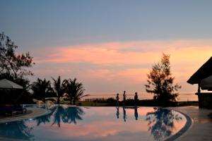 The Charming Lonno Lodge Watamu内部或周边的泳池