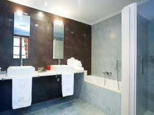 A bathroom at Puig de Ros d’Alt