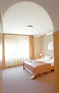 Postel nebo postele na pokoji v ubytování Wellotel Odessa