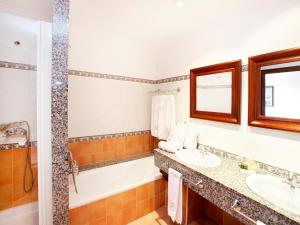 A bathroom at Puig de Ros d’Alt