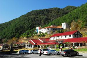 Nespecifikovaný výhled na hory nebo výhled na hory při pohledu z hotelu
