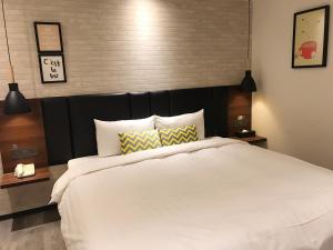 Postel nebo postele na pokoji v ubytování Goldinn Hotel