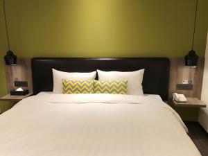 Postel nebo postele na pokoji v ubytování Goldinn Hotel
