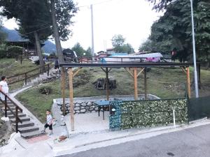Aed väljaspool majutusasutust Camping Adamello
