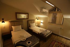 Ένα ή περισσότερα κρεβάτια σε δωμάτιο στο Saray Hotel
