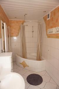 Salle de bains dans l'établissement Gründauer Schlafstub