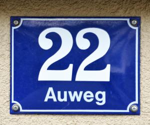 niebiesko- biały znak z w obiekcie Kapellblick w mieście Schruns