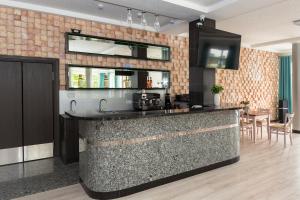a kitchen with a bar with a counter top at Hotel Vela in Tczew