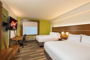 Postel nebo postele na pokoji v ubytování Holiday Inn Express Peoria North - Glendale by IHG
