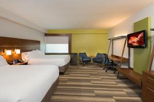 Postel nebo postele na pokoji v ubytování Holiday Inn Express Peoria North - Glendale by IHG