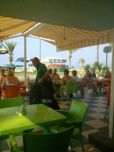 Gæster der bor på Zeus Hotel