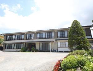 a large house with a lot of windows at Suimeiso in Yamanakako