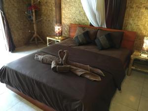 En eller flere senge i et værelse på Old Village Gili Air