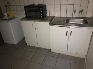 Essence of Africa Guesthouse tesisinde mutfak veya mini mutfak