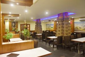 Restaurace v ubytování Hotel Sai Shubham