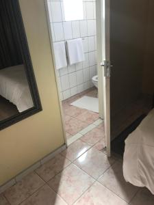 Essence of Africa Guesthouse tesisinde bir banyo