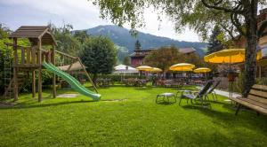 Nespecifikovaný výhled na hory nebo výhled na hory při pohledu z hotelu