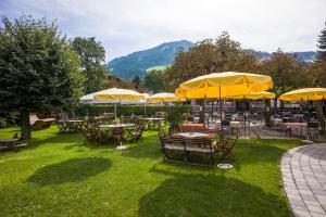 Nespecifikovaný výhled na hory nebo výhled na hory při pohledu z hotelu