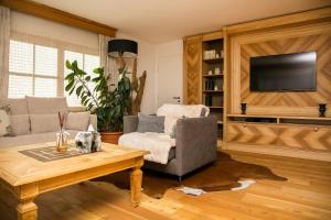 Photo de la galerie de l'établissement Luxus Apartments Chesa Chantarella an TOP Lage!, à Saint-Moritz