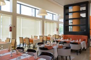Restaurace v ubytování Le Corail Suites Hotel
