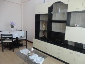 セイシャルにあるApto paio-piresのリビングルーム(テレビ、ダイニングテーブル付) +20枚の写真