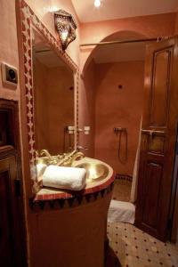 Koupelna v ubytování Riad Tidar by Phoenix + 179 fotografií