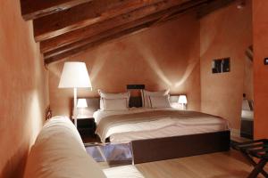 Posteľ alebo postele v izbe v ubytovaní Heritage Hotel Kukuriku + 37 fotografií