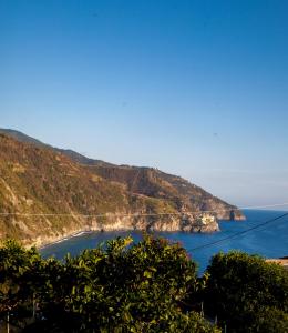a view of the ocean from a hill at Madüneta 5 Terre in Corniglia