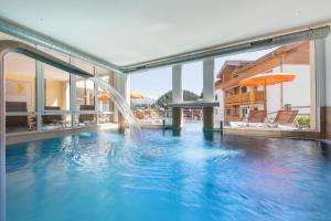 Πισίνα στο ή κοντά στο Hotel Blattnerhof
