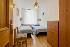Postel nebo postele na pokoji v ubytování Appartamenti Kratter Sara