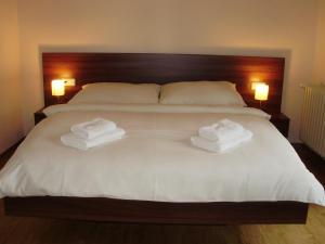 Postel nebo postele na pokoji v ubytování Hotel Zámeček na Čeladné