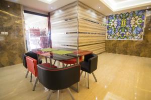 a dining room with a table and chairs at Al- Reef Hotel in Jeddah