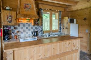 مطبخ أو مطبخ صغير في Chalet Ferme des Amis